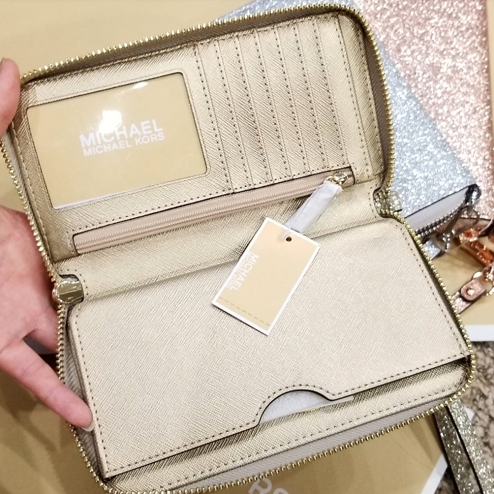 🔥LAST 1🔥NWT MK GLITTER LEATHER WRISLET WALLET - Picture 4 of 8
